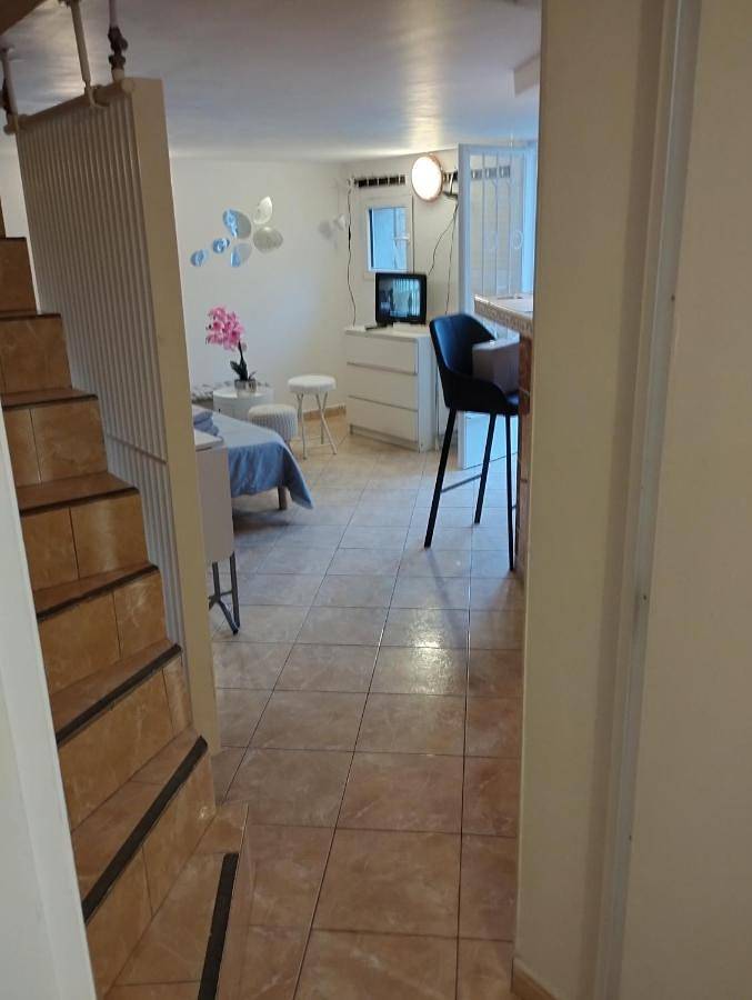 Gîte pour 2 personnes, avec piscine ainsi que jardin et terrasse, animaux acceptés à La Ferté-Gaucher