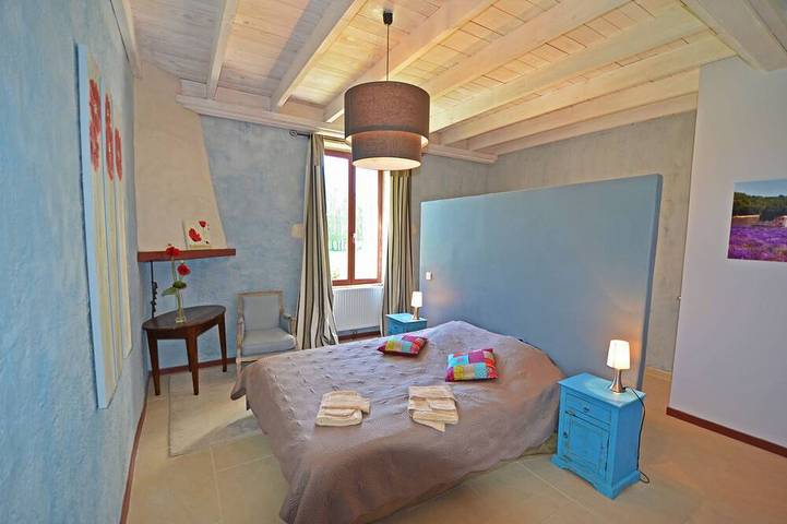 Air-conditioned farmhouse -> 30 people - 10 bedrooms - Wi-Fi - Heated pool - Enclosed garden - Evening entertainment in Lamotte-du-Rhône, Vaucluse