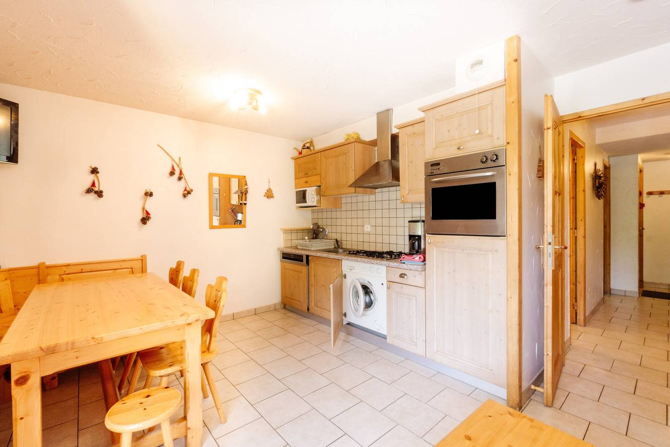 Ganze Wohnung, Ferienwohnung 'Gentiane' mit Bergblick, Gemeinschaftsterrasse und Wlan in Valloire, Region Saint-Jean-de-Maurienne