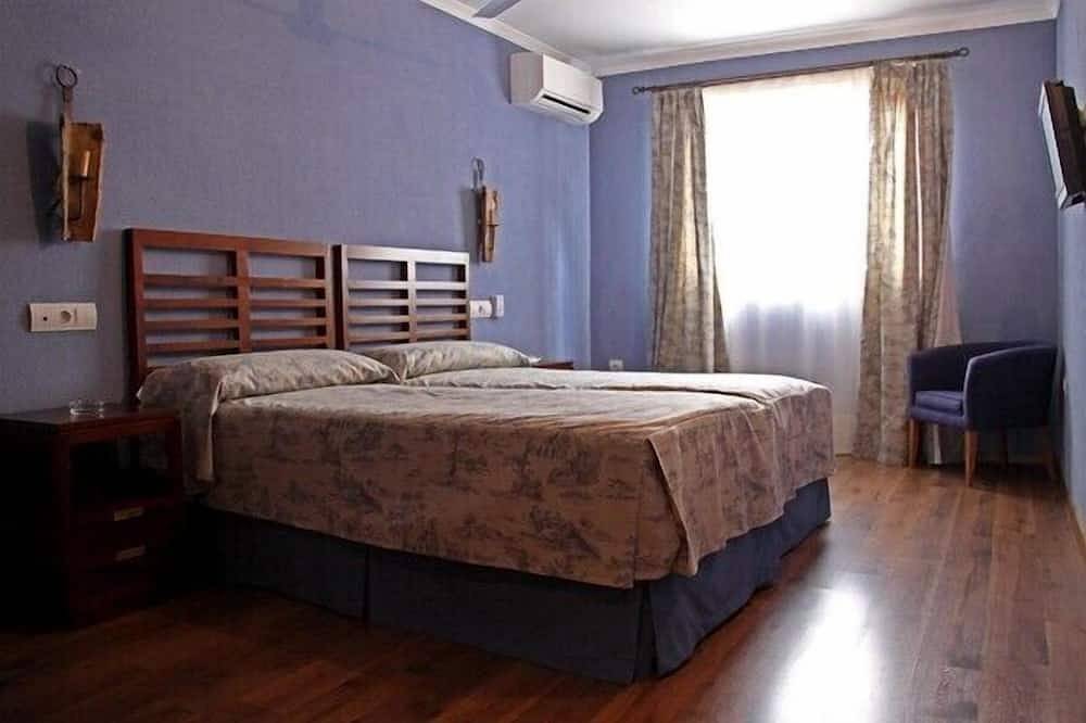 Cottage mit Charme und mit großem Garten, Pool und Terrasse. in Écija (Sevilla), Écija