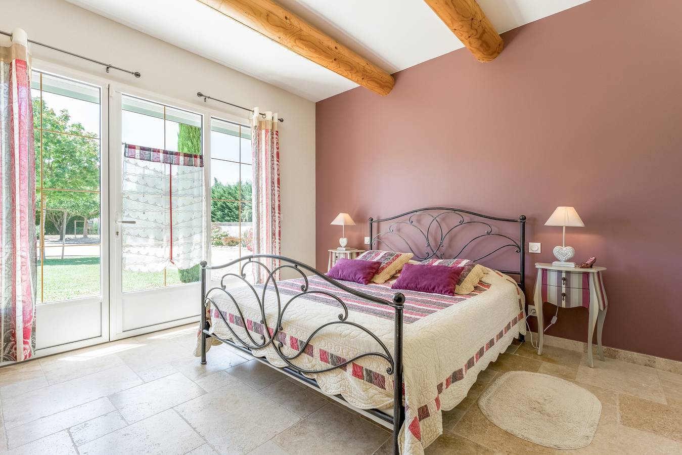 Chambre « Frédéric Mistral », La Bastide des Mereuilles avec terrasse privée, Wi-Fi et climatisation in Orange, Vaucluse
