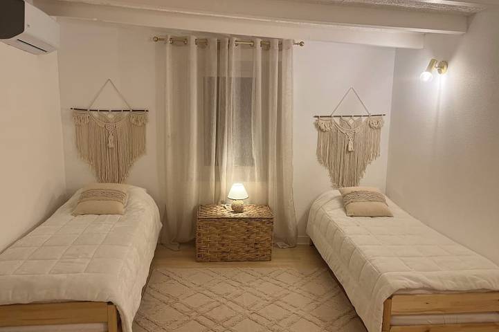 Location de vacances pour 6 personnes, avec jacuzzi et piscine à Saint-Symphorien-de-Lay - 3