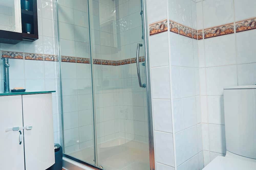 A 4-bed house, for families / groups seeking comfort. 45mins to central London. in Elstree and Borehamwood, Hertfordshire