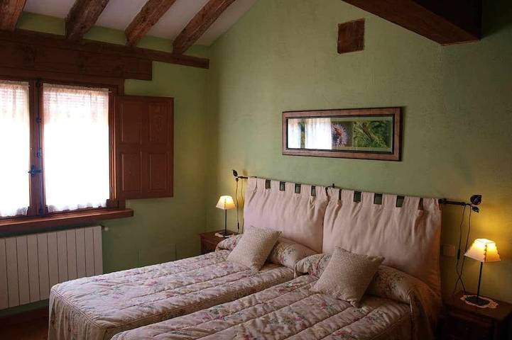 El Mirador de la Cigüeña: Large Eco-Retreat near Segovia with Stork Views in Cabanillas del Monte, Torrecaballeros