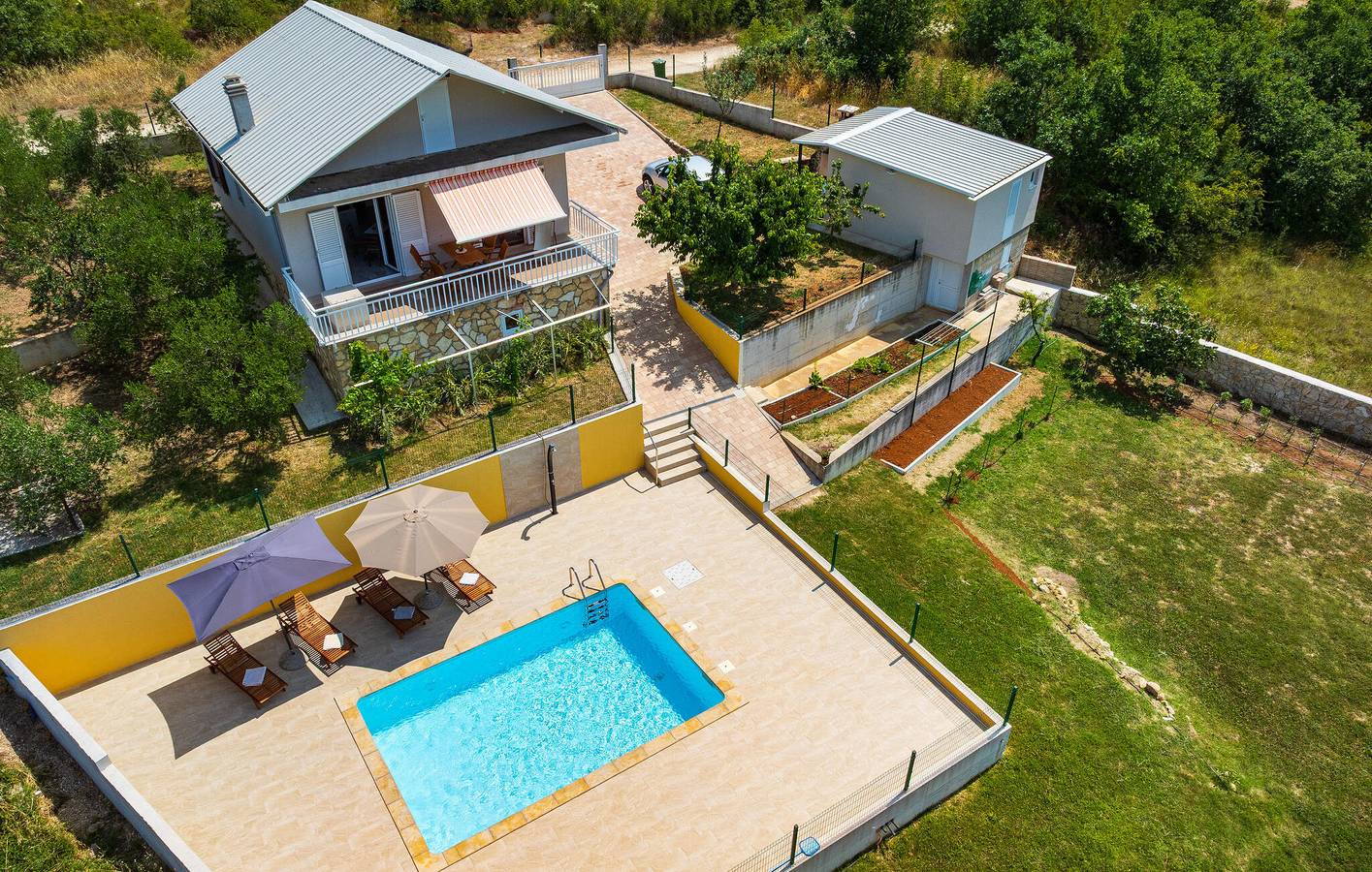 Ferienhaus für 4 Personen mit Pool in Poličnik, Zadar