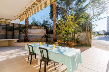 Gîte pour 5 personnes, avec jardin, animaux acceptés à Baia Verde