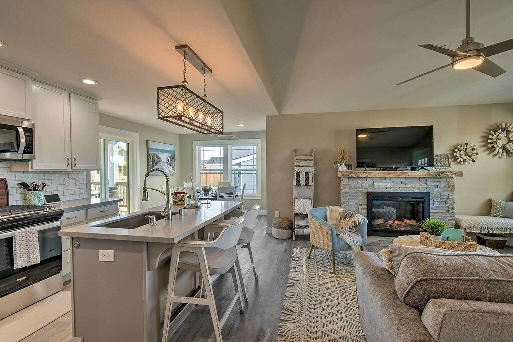 Pet-Friendly Retreat w/ Fenced Yard & Fire Pit in Ocean Shores, Grays Harbor County