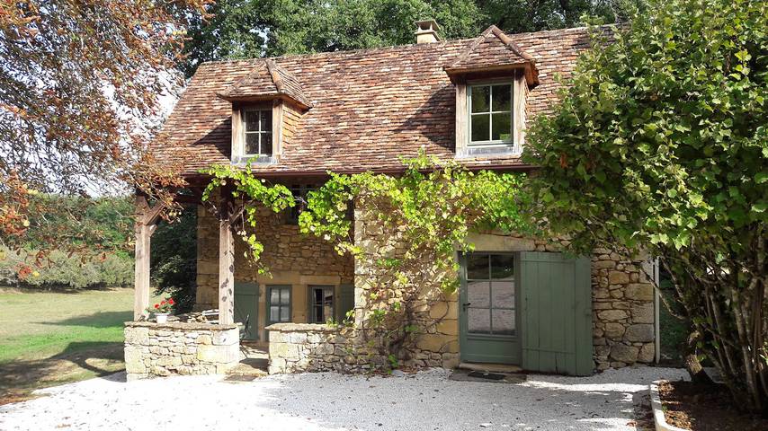 Gîte pour 3 personnes, avec piscine ainsi que jardin et terrasse