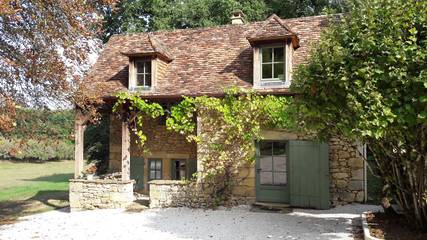 Gîte pour 3 personnes, avec piscine ainsi que terrasse et jardin à Cénac-et-Saint-Julien