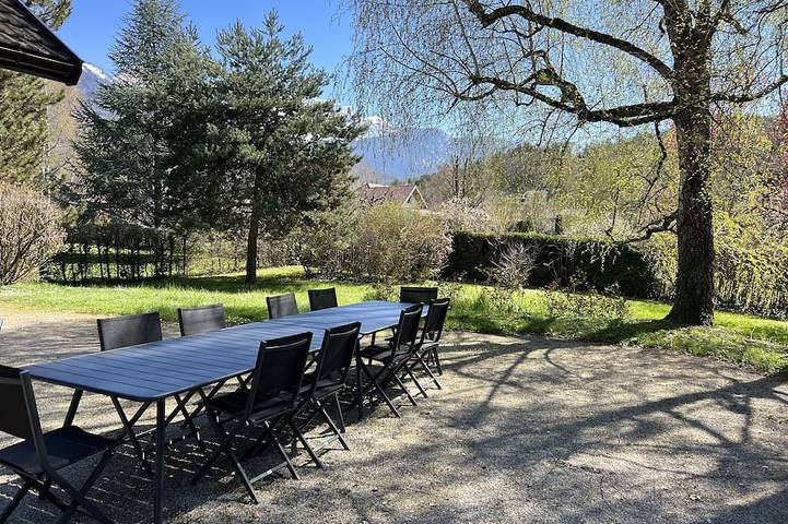 Villa pour 14 personnes, avec jardin sur le Lac d'Annecy