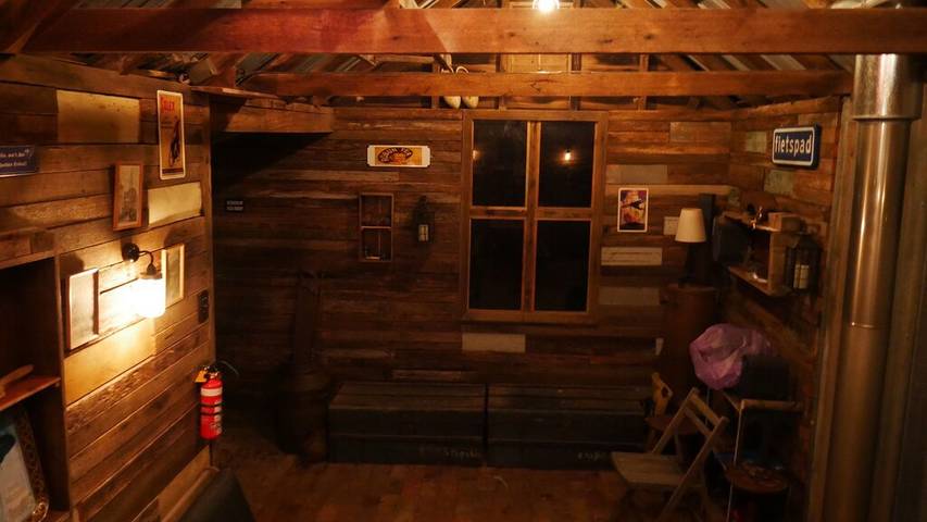 Cabin rentals and lodges for 7 people, with pool and garden in Victoria