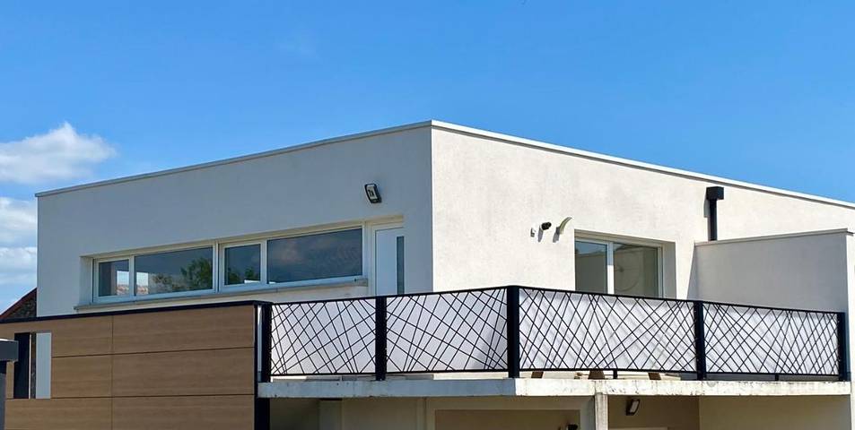 Gîte pour 11 personnes, avec terrasse et vue dans Stuckange