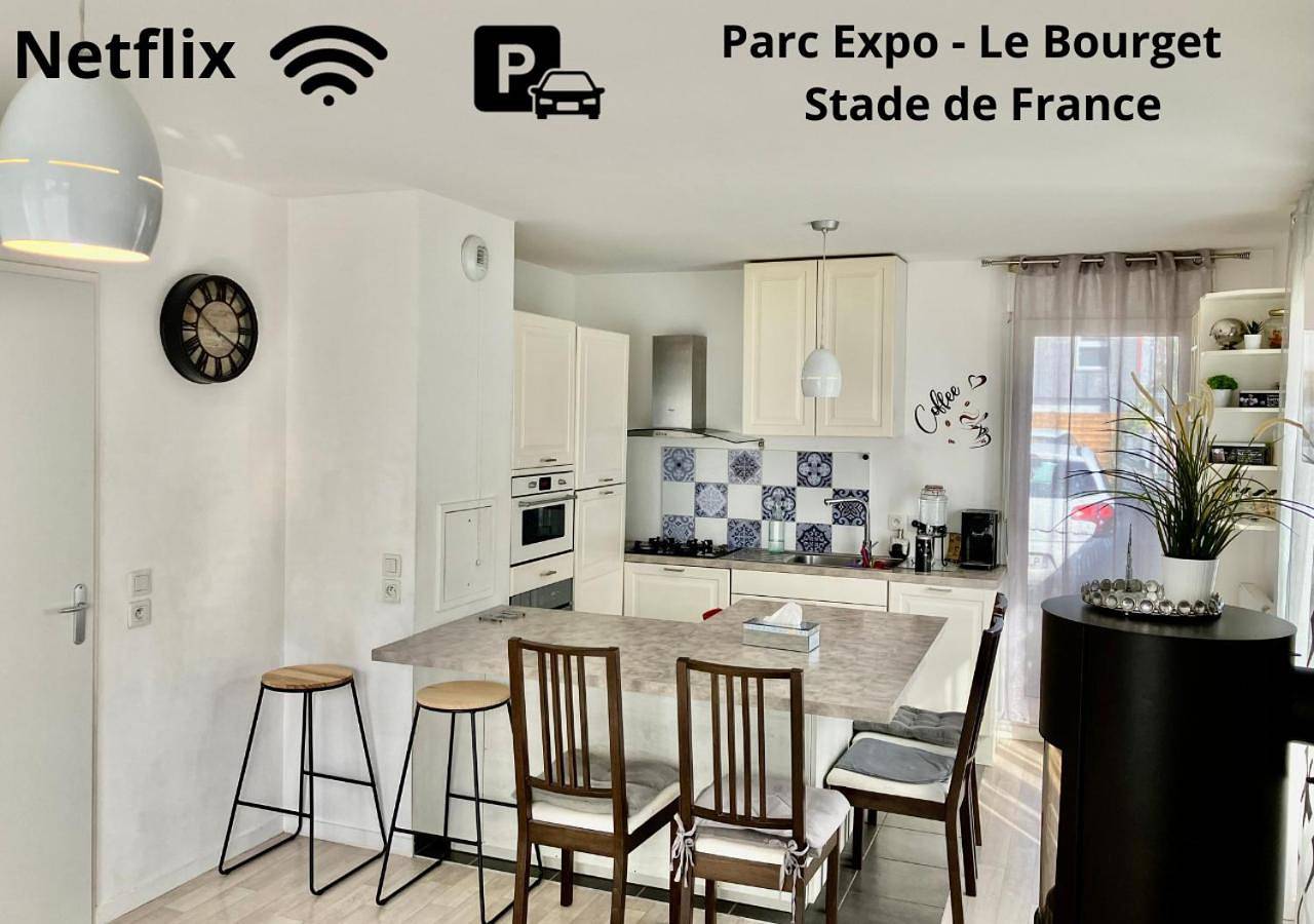 Deluxe Family Suite in Mitry-Mory, Seine-et-Marne