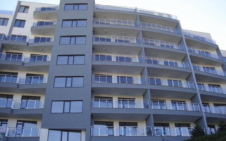 Ferienwohnung für 5 Personen, mit Balkon und Terrasse sowie Garten und Pool am Goldstrand - 2