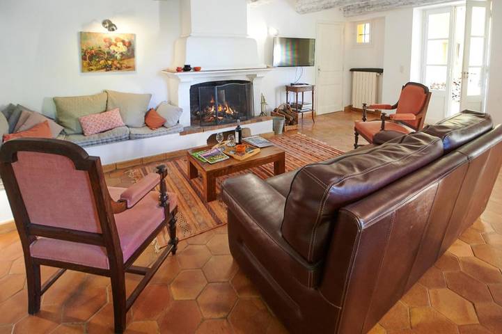 Location de vacances pour 7 personnes, avec vue ainsi que jardin et piscine à Néoules - 2