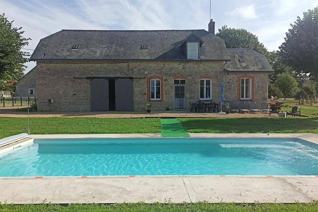 Gîte à la campagne -maison individuelle -Piscine in Semblançay, Région de Tours
