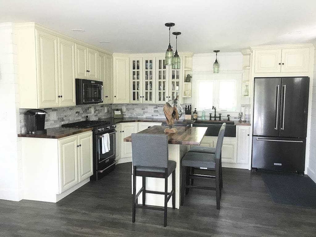 “Otter Getaway”\ncozy Damariscotta Lake Year Round Cottage in Lincoln County (Maine)