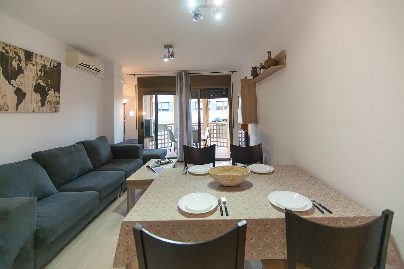 Entire apartment, Experience the charm in this apartment with all the comforts, spacious, with a pool and sunny terrace ☀️🌿 in Palamós, Costa Brava