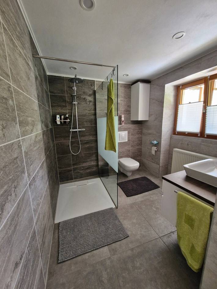 Ganzes Studio, Ferienwohnung 'Vordere Halde' mit Bergblick, privater Terrasse und Wi-Fi in Elzach, Mittlerer Schwarzwald