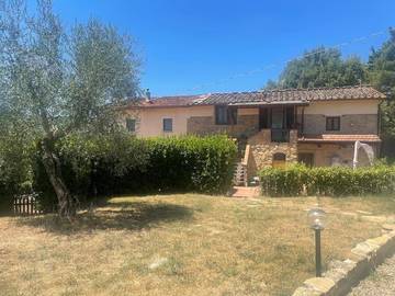 Gîte pour 3 personnes, avec bassin pour enfant et vue ainsi que piscine et jardin à Pontassieve