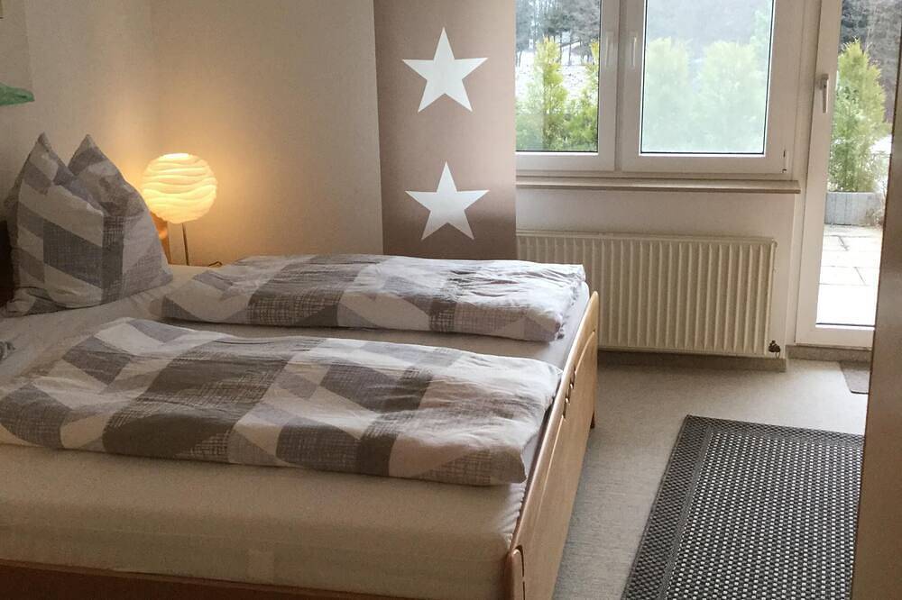 Ganze Wohnung, Exklusive Fewo am Sonnenhang in Willingen (100m bis zur neuen 8er-Sesselbahn) in Willingen, die Mittelgebirge