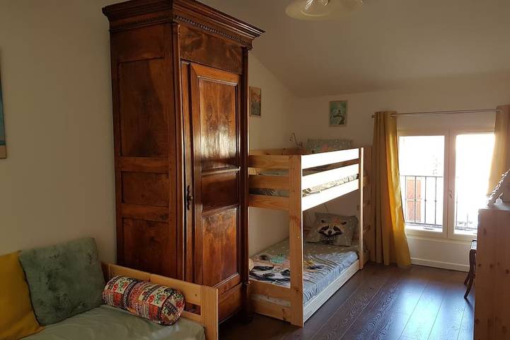 Location de vacances pour 8 personnes, avec piscine ainsi que jardin et terrasse à Ars-sur-Formans - 4