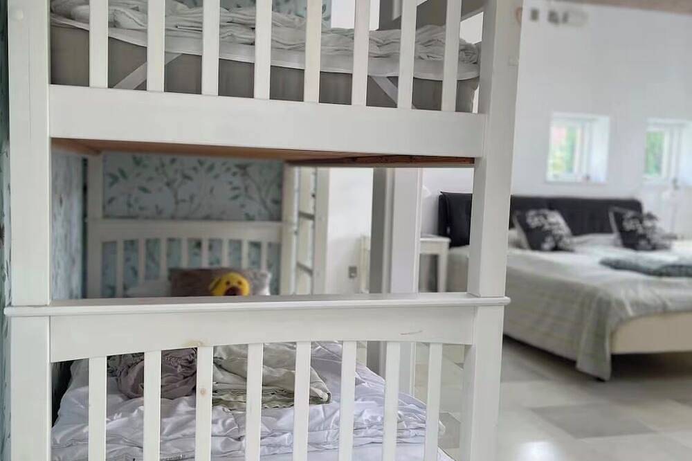 Renovated historic holiday home!  Family-friendly, close to fjord, city and attractions. in Mariager, Mariagerfjord