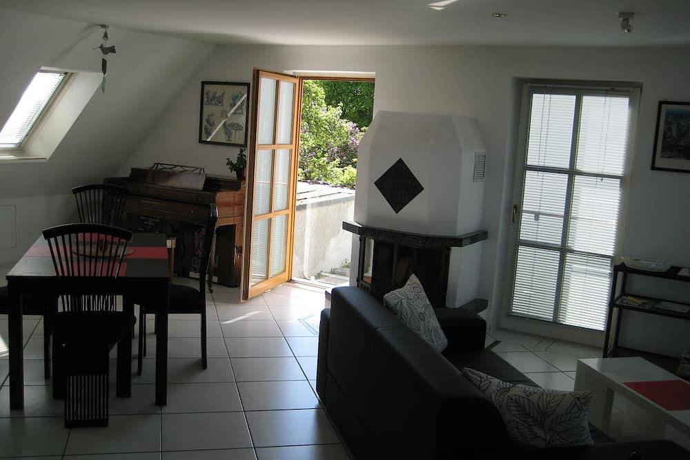 Ganze Wohnung, Attraktive 75 m² Wohnung mit 2 Schlafzimmern in Unterhaching, Oberbayern