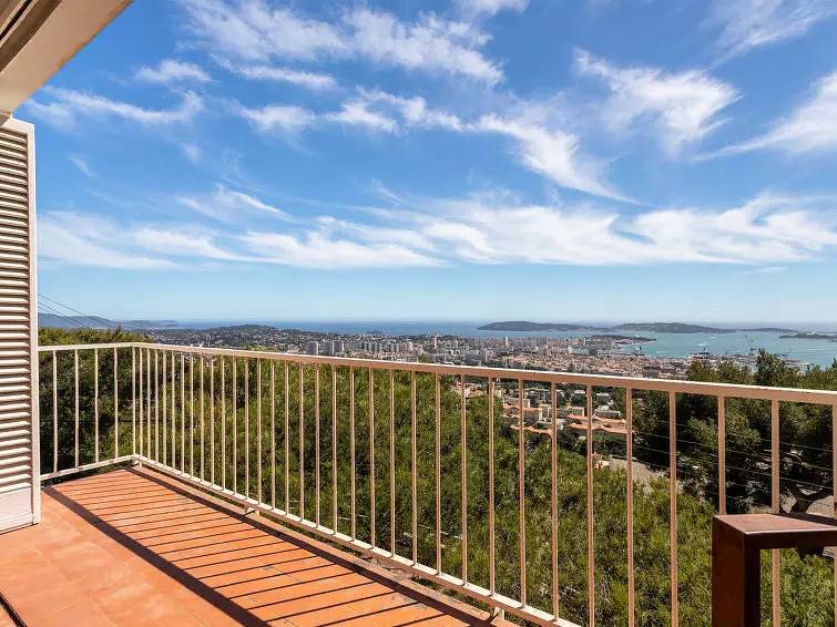 6 personas in Tolón, Region de Toulon