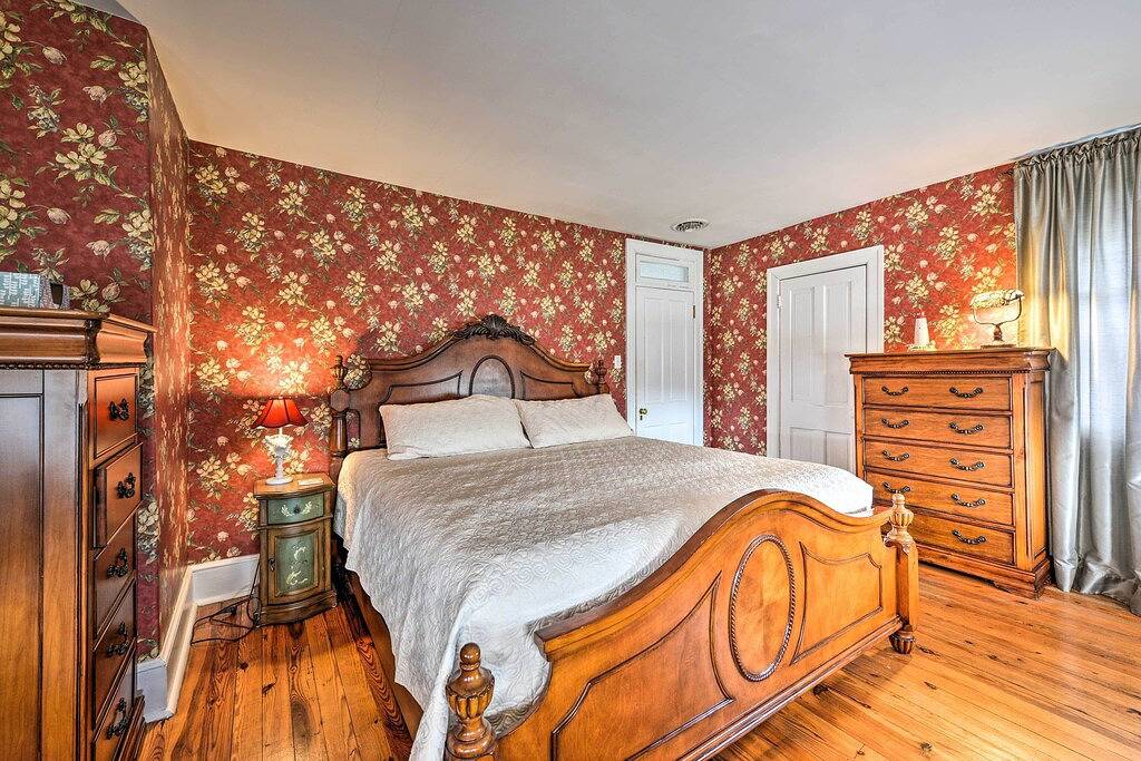 Striking Cape May Getaway, Steps From the Beach! in Cape May, Cape May County