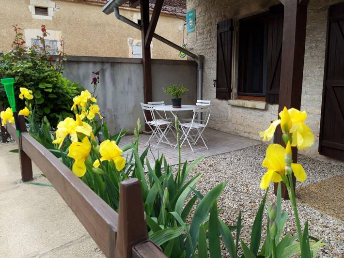 Charmant gîte indépendant avec cour close, près de châteaux et villages médiévaux in Lézinnes, Arrondissement d'Avallon