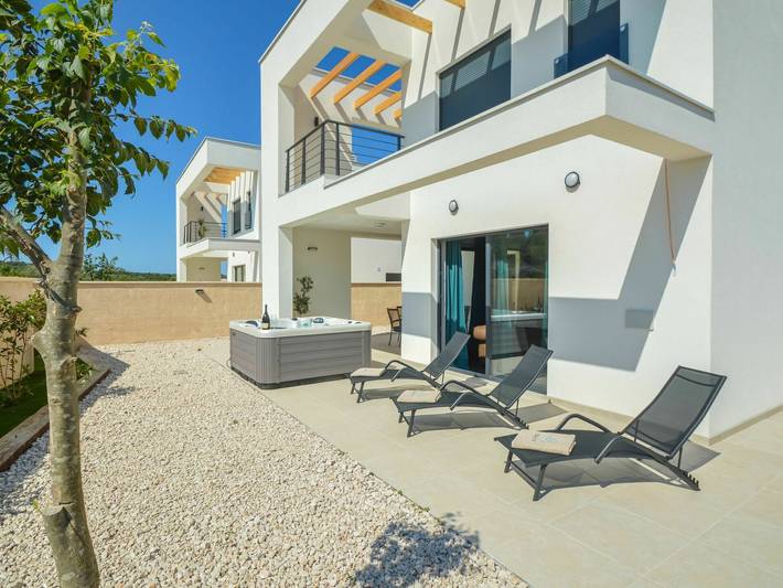 Villa pour 6 personnes, avec jardin et jacuzzi, animaux acceptés à Tisno - 4