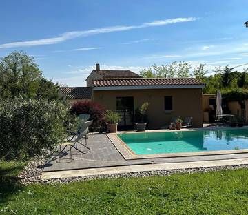 Cottage pour 2 personnes, avec vue ainsi que piscine et jardin à Colonzelle