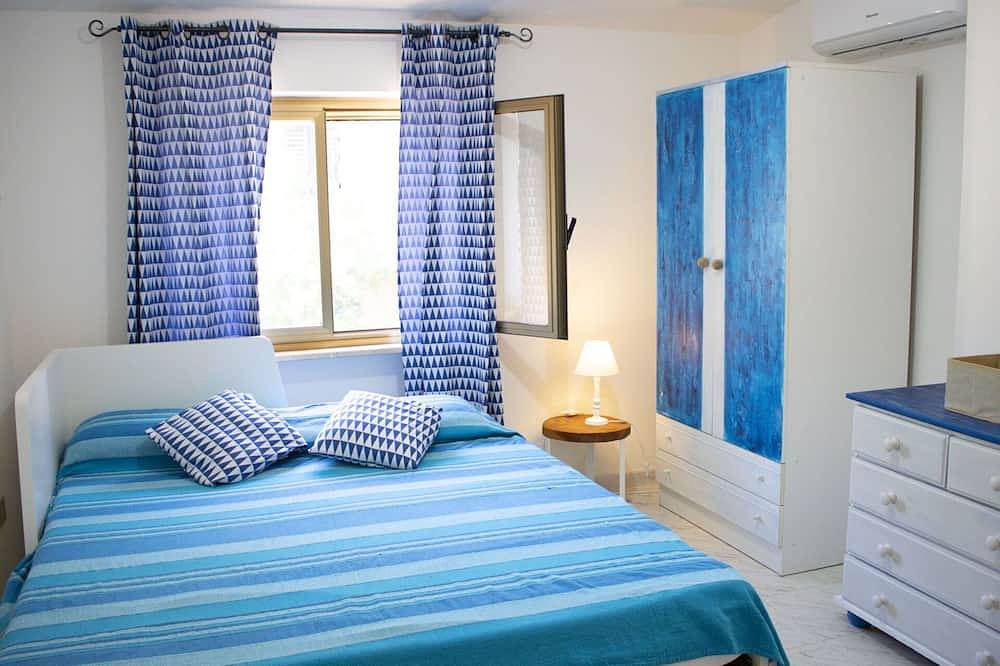 Entire apartment, Cosy apartment for 5 guests with Wifi, A/C, Tv, terrace, pets allowed, panoramic view and parking in Tancau sul Mare, Santa Maria Navarrese