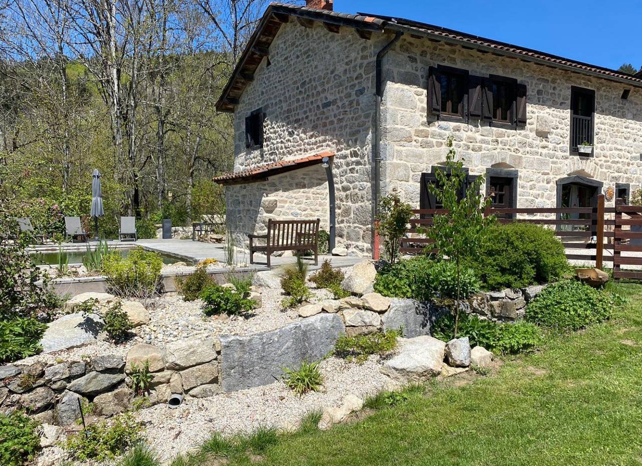 La Vaisse, chambre et table d’hôtes - Suite Forez in Ambert, Parc Naturel Régional Livradois-Forez