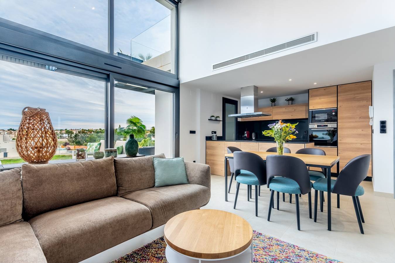 Apartamento entero, Apartamento vacacional "Verano" con piscina climatizada, 5 terrazas privadas y Wi-Fi in Orihuela, Costa Blanca