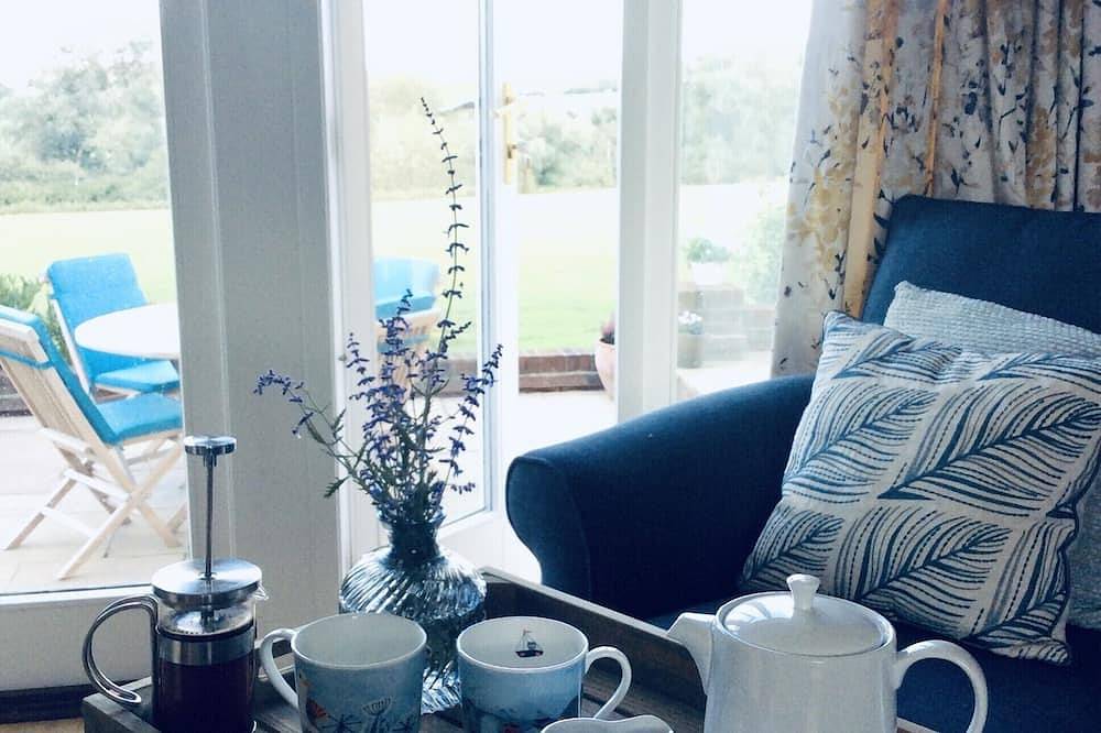 Riverside retreat over looking the stunning Waveney Valley - fishing & kayaking in Suffolk