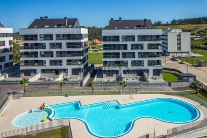 Apartamento para 4 personas, con piscina además de terraza y vistas en Luanco