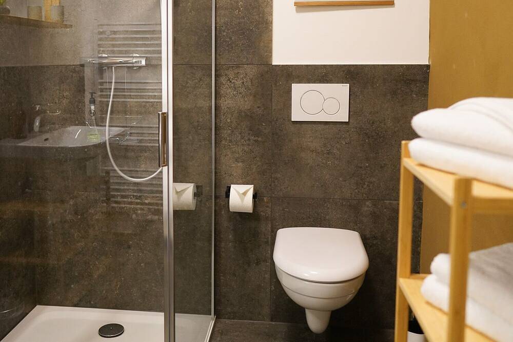 Ganze Wohnung, Apartment-Komfort-Cozy Badezimmer-Stadtblick-Mo in Coburg, Oberes Maintal - Coburger Land