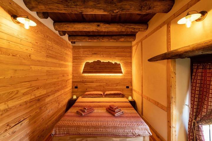 Chambre d’hôte pour 4 personnes, avec Jacuzzi et Terrasse ainsi que Jardin et Sauna à Peveragno