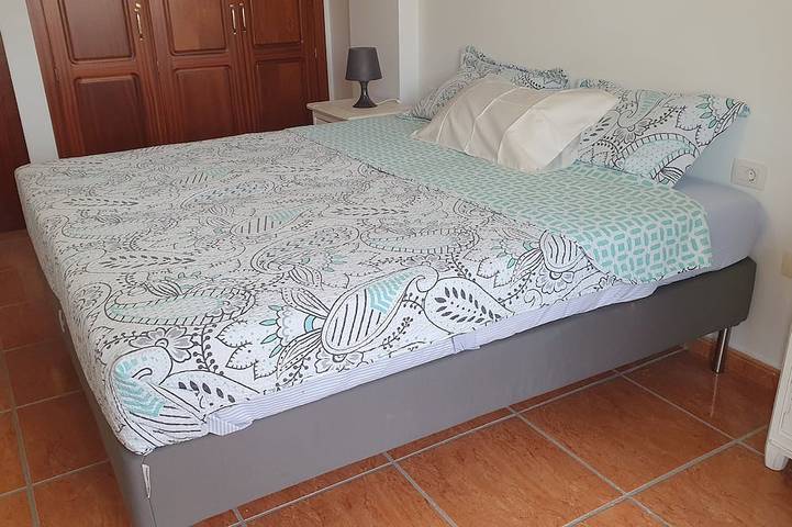 Entire apartment, Comfortable apartment with private solarium, WiFi and heated swimming pools in Las Adelfas, San Miguel de Abona