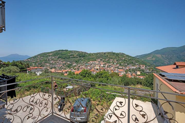 Habitación 'Pompei Con Vista Vesuvio' con vistas a la montaña, Wi-Fi y aire acondicionado. in Pimonte, Montes Lattari