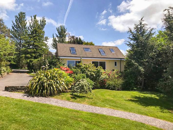 Cottage for 9 people, with garden in Cornwall