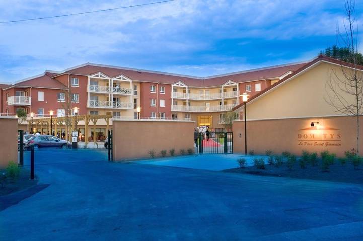 Location de vacances pour 2 personnes, avec vue ainsi que piscine et jardin, animaux acceptés à Montrond-les-Bains - 3