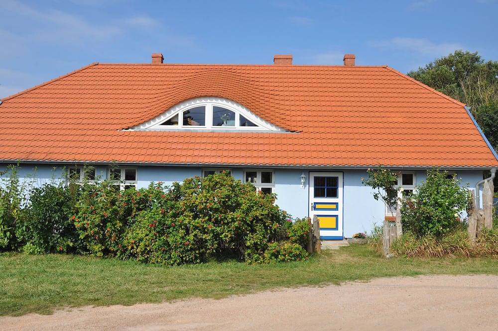 Ganze Wohnung, Unser Ostseehaus - gemütliches Apartment im Bauernhaus mit Garten in Neuendorf-Heide, Saal