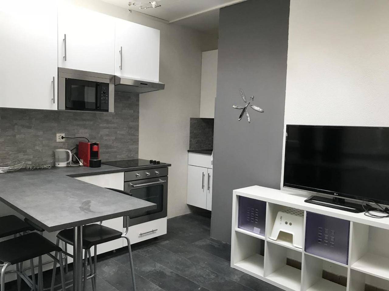 Appartement entier, Appartement de vacances pour 4 personnes avec terrasse in Neuchâtel, Lake Neuchâtel