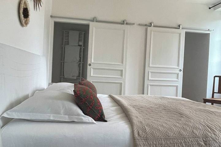 Location de vacances pour 10 personnes, avec terrasse ainsi que jardin et jacuzzi à Gigny - 3