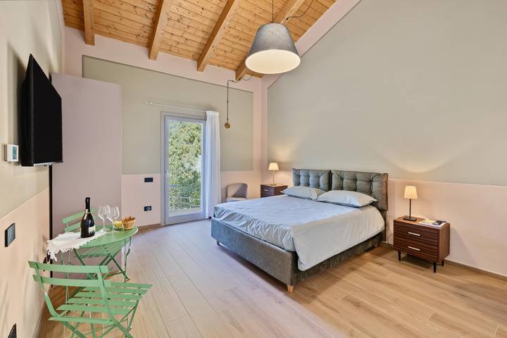 Room 'Francesca' with Private Terrace, Shared Garden and Wi-Fi in Vicoforte, Ligurian Alps
