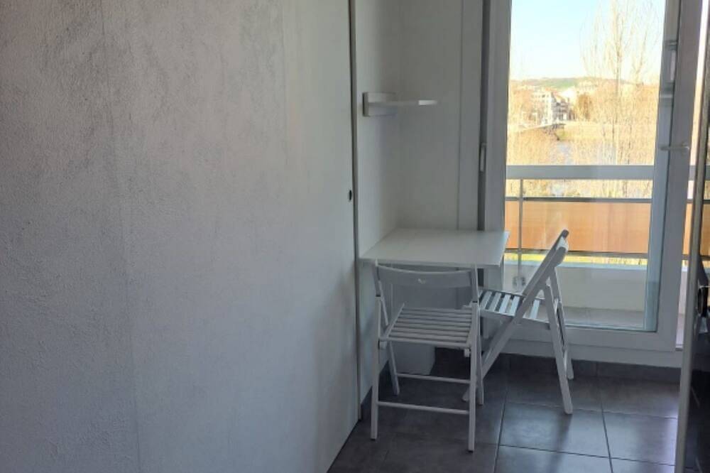 Ganze Wohnung, Studio with balcony and superb view in Bellerive-sur-Allier, Vichy und Umgebung