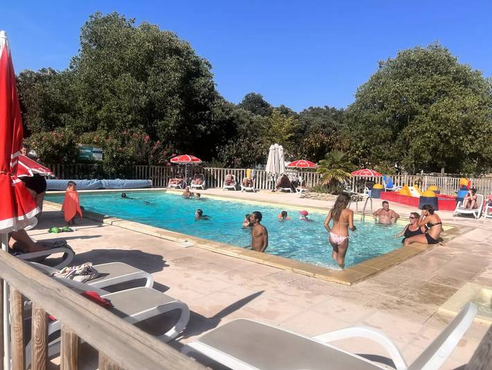 Camping für 4 Personen, mit Pool und Terrasse in Gard